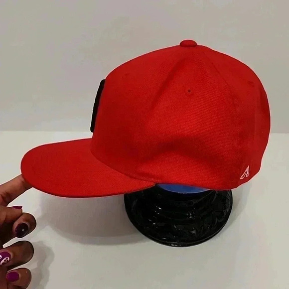 Pacific Headwear D- Series Red "B" Baseball Cap Flexfit Hat, sz 6 7/8-7 3/8 - Picture 3 of 7